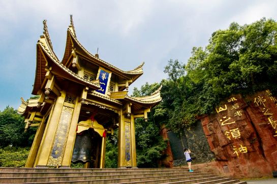 峨眉山第一山亭