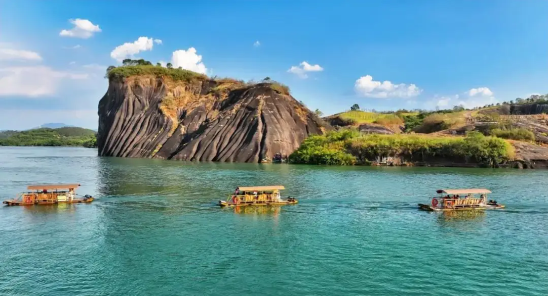 九龍湖寨(竹筏遊船)