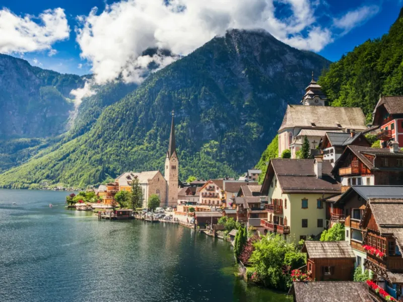 哈爾施塔特湖畔的村鎮與山景 哈爾施塔特湖畔的村鎮與山景