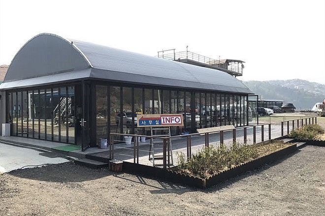 加平Poseidon露營車(燒烤區)