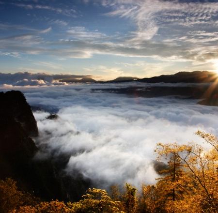高雄+阿里山《賞日出雲海》+台北5天深度遊 阿里山保證景區內+賞晚霞~祝山站乘小火車賞日出/雲海~平溪放天燈~故宮博物館南院 *再減$160 憑指定中銀咭推廣碼 《BOC160A2》