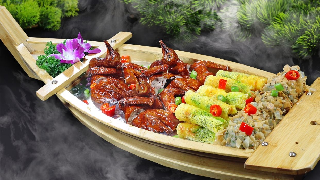 龍船一帆風順(紅燒乳鴿 、海洲釀辣椒、韭菜魚肉餅)