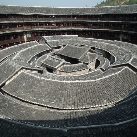 漫遊福建(永定、泉州、廈門)4天閩南文化之旅  3大世界遺產【福建土樓王承啟樓景區、廈門鼓浪嶼、泉州】、體驗客家民俗打糍粑、洛陽橋、五店市傳統街區、開元寺東西雙塔、City Walk泉州西街