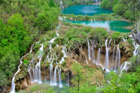 十六湖國家公園