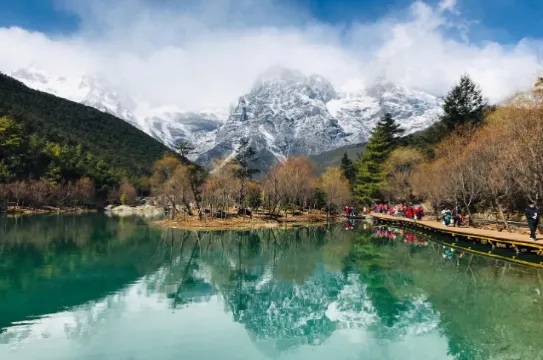 玉龍雪山藍月谷