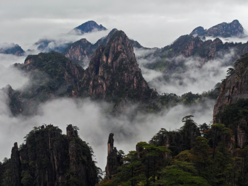 贛皖聯遊(江西、黃山) 跨省5天純玩高鐵團  景德鎮(陶瓷DIY)、篁嶺、《世界自然及文化雙遺產》黃山、齊雲小鎮(煙花秀)、西溪南(全景觀光列車)