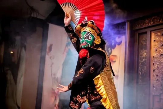 《巴布國衣》新派川菜變臉表演