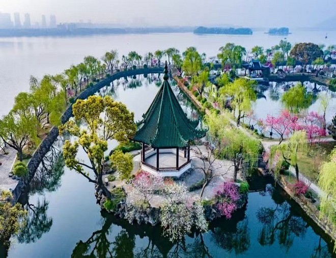 【3鑽】農曆新年限定~江南(杭州、無錫、上海、海寧)5天團 海寧鹽官古城、《2大世界文化遺產》西湖、京杭古運河、無錫蠡園、南長街清明橋文化街區、長廣溪國家濕地公園、胡雪岩故居、南京路步行街 【3鑽】農曆新年限定~江南(杭州、無錫、上海、海寧)5天團 海寧鹽官古城、《2大世界文化遺產》西湖、京杭古運河、無錫蠡園、南長街清明橋文化街區、長廣溪國家濕地公園、胡雪岩故居、南京路步行街