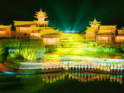 鳳凰樂土·山水麗人