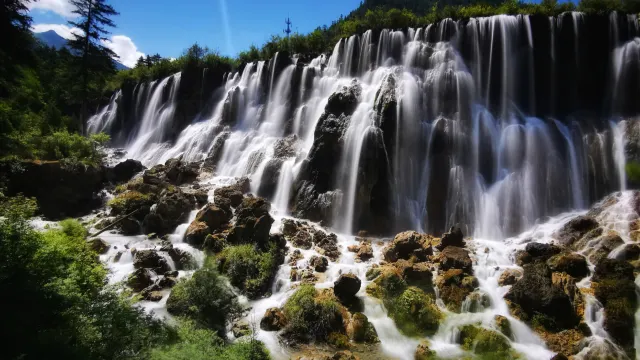 九寨溝諾日朗瀑布