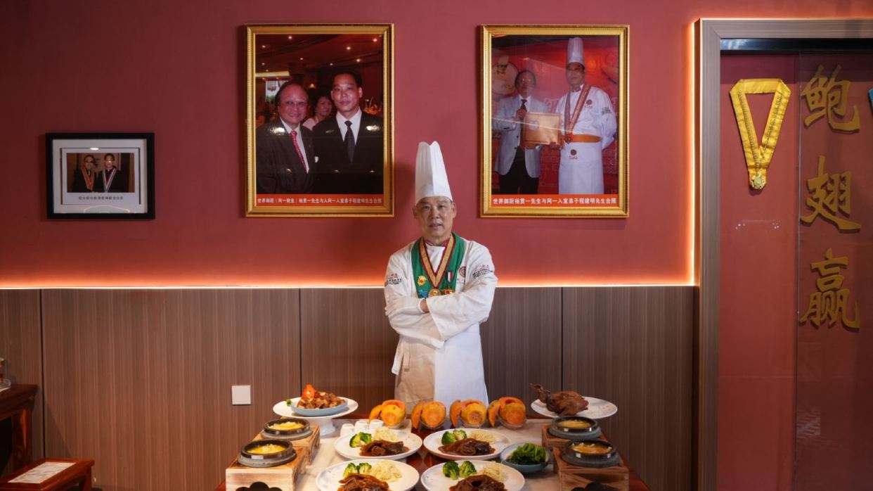 （堂做位上）金湯石鍋翅（保證每人3両魚翅）+黃金鮑魚扣鵝掌（位上）