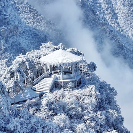 江西廬山深度純玩5天高鐵團  全程國際品牌豪華酒店、《世界文化遺產》廬山(重本包2天廬山索道上下深度遊西線+東線+北線)、長江江畔潯陽樓、千年古橋觀音橋、東林寺