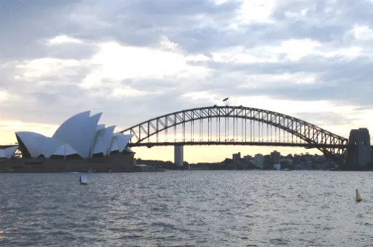 (由麥加里夫人石椅方向影)悉尼大橋及歌劇院