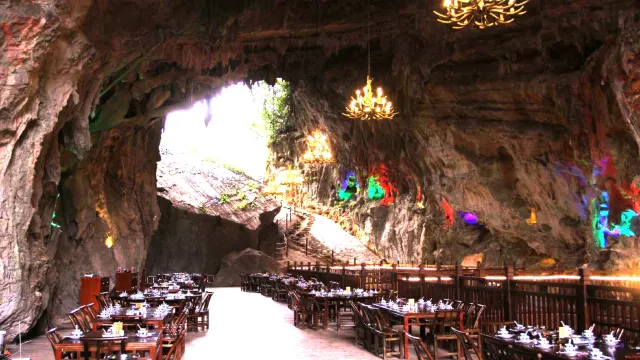 禾田居洞穴餐廳