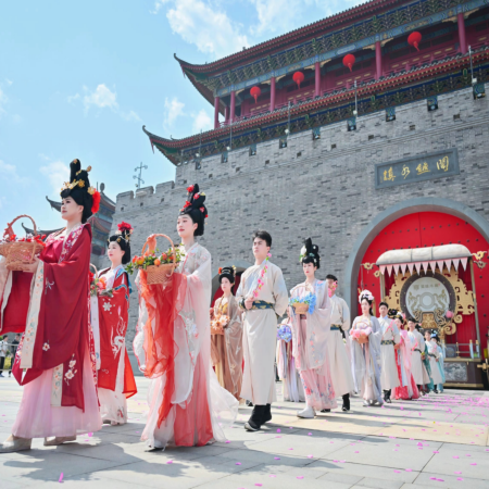 復活節相約福建(泉州、福州、漳州、廈門)5天純玩高鐵團  閩越水鎮、琴亭湖杜鵑花海、海灣公園賞睡蓮、漳州三角梅生態園、華安大地土樓群、三坊七巷愛心樹【保證2晚半月山溫泉酒店~獨立私家溫泉泡池露台房】