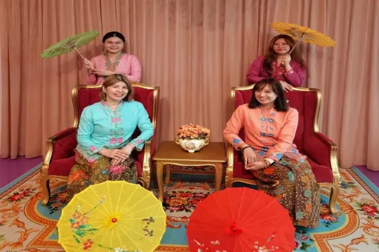 【特色體驗】穿上小娘惹服裝拍攝