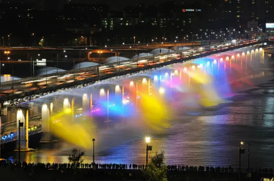盤浦大橋月光彩虹噴泉