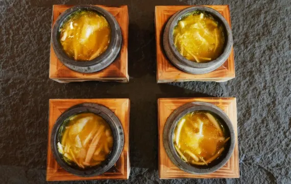 堂做金湯石鍋翅（位上）（足3両翅）+黃金鮑魚扣鵝掌（位上）+木瓜燉雪蛤（位上）