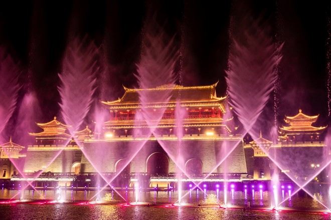 沉浸式大型實景水秀《尋夢‧千年聞越》