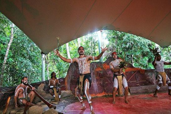 澳洲土著民族表演舞蹈