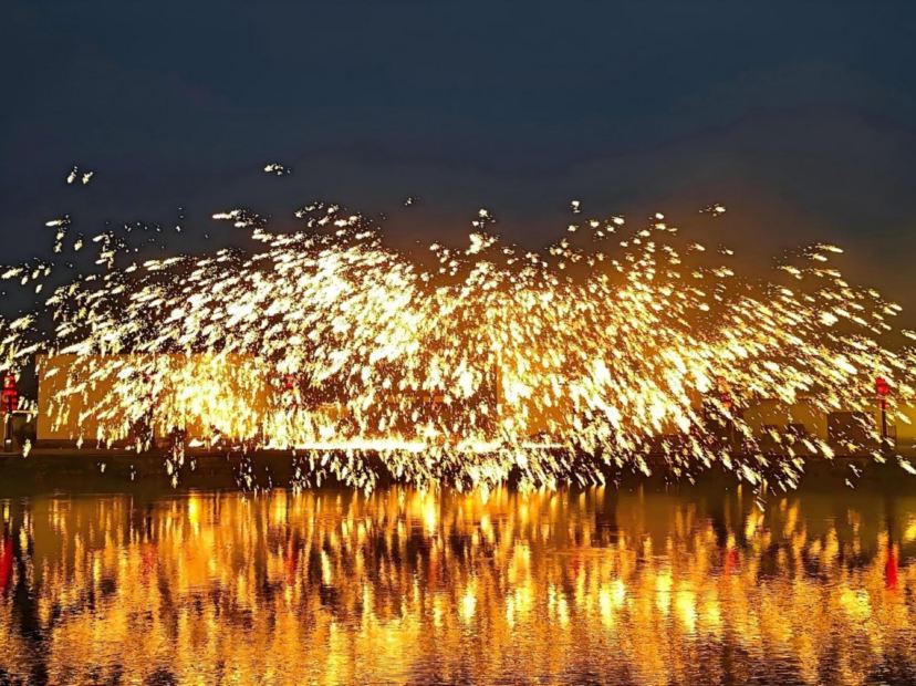 犁橋水鎮打鐵花