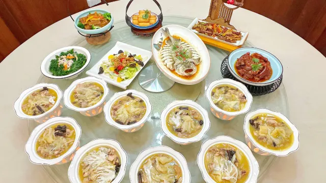 68倆濃湯雞煲翅宴