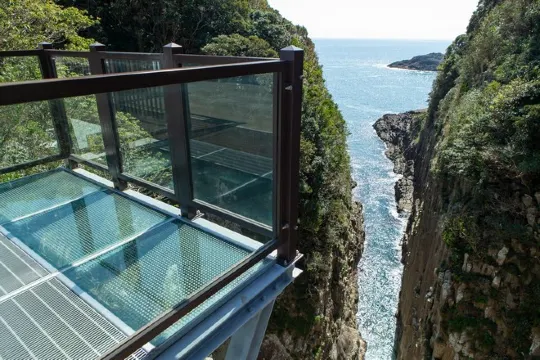 柱狀節理岩馬背玻璃展望台