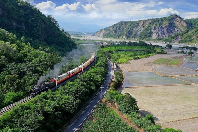 台鐵蒸汽火車~仲夏寶島號