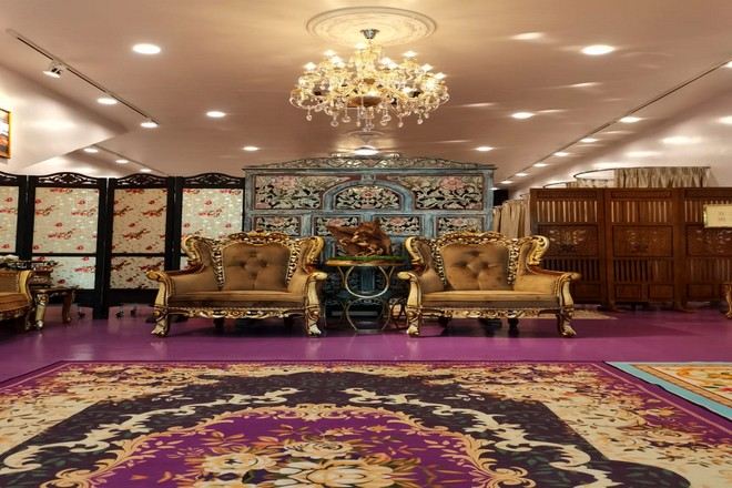 穿上小娘惹服裝漫游古城