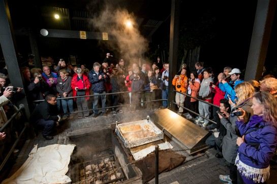 蒂普瓦毛利文化及地熱保護區之傳統晚餐