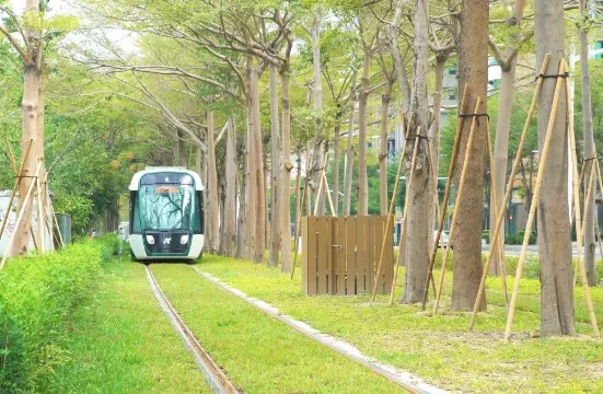 高雄輕軌~龍猫隧道