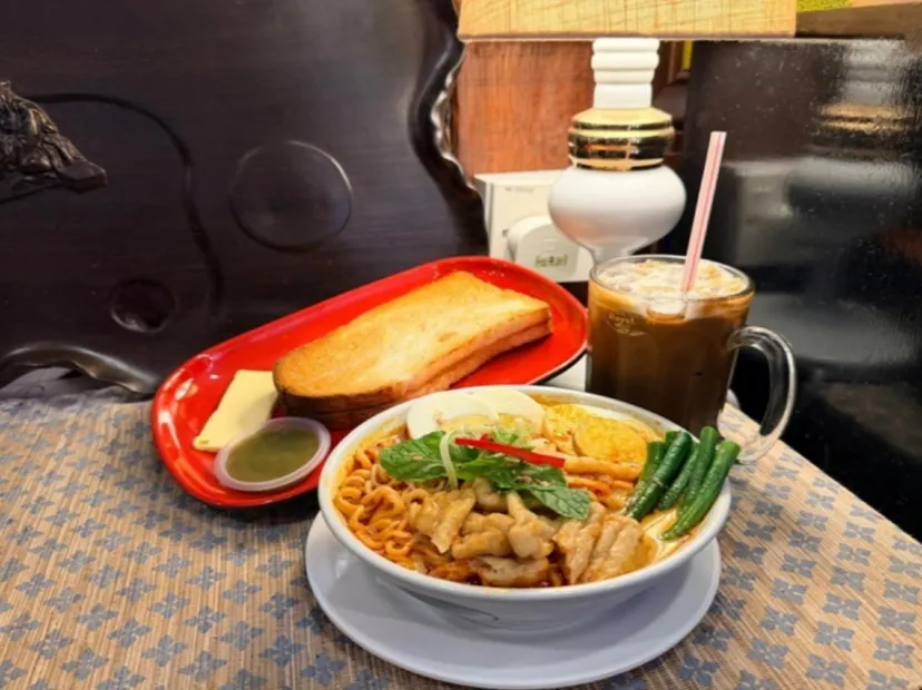 源昌隆咖啡店(百年郵局改建)-品嚐娘惹白咖哩面+海南咖啡冰+鴛鴦燒麵包