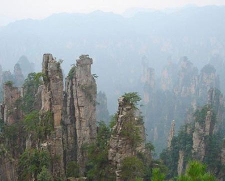 【4鑽】【聖誕限定🎄】張家界、鳳凰古城5天純玩高鐵團
張家界(天子山、袁家界、百龍電梯、無人機航拍、黃石寨、金鞭溪、土司城)、鳳凰古城(沱江泛舟、古城夜遊)、瀑布上的千年古鎮~芙蓉鎮、聖誕節自助餐