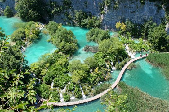  十六湖國家公園