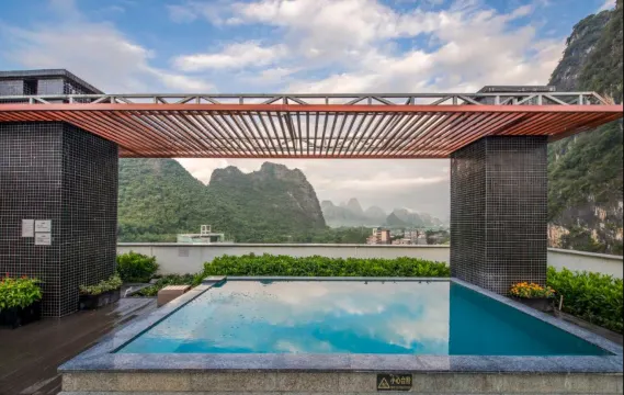 英德芸居度假酒店