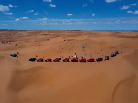 乘越野車赤谷穿越