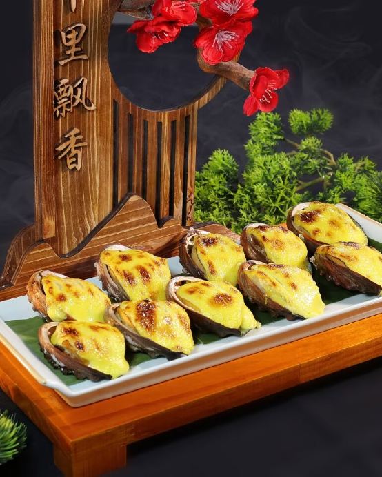 《中山三大皇牌美食》29-31/5推廣碼【GS108】即減$500【翅湯煲大花膠(位上)+紅燒乳鴿宴】【馳名金獎荔枝柴燒鵝宴】【海膽醬焗鮑魚沉香雞宴】連續2晚保證入住中山大信酒店(小欖店)純玩3天團