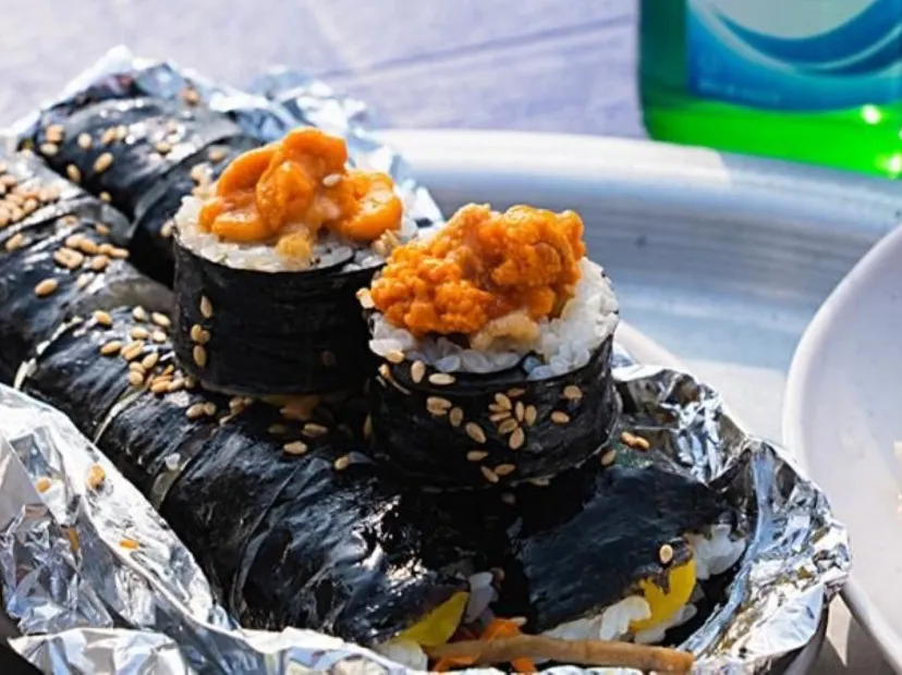 活鮑魚海鮮辛辣麵 +韓式海膽一口紫菜飯捲