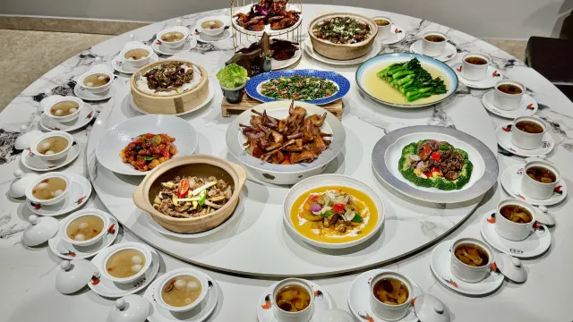 乳鴿十二式:堂做燃燒的啫啫鮑魚乳鴿煲