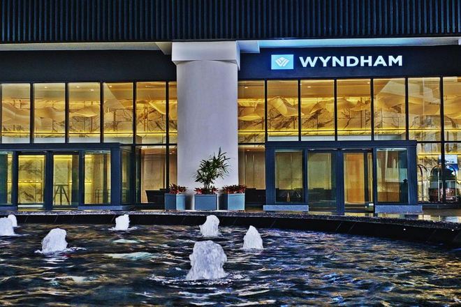 Wyndham Ion Majestic Hotel
