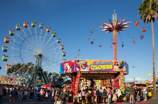 感受濃厚嘉年華氣氛