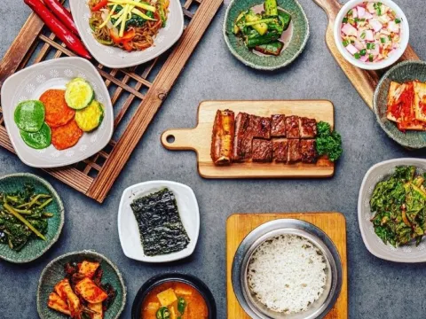 傳統餐桌韓定食