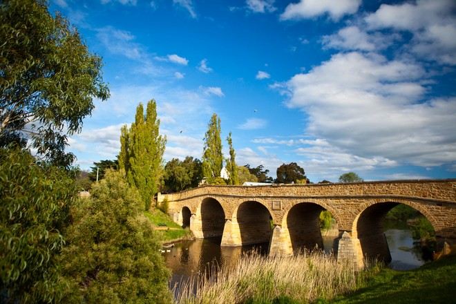 里奇蒙古老石拱橋