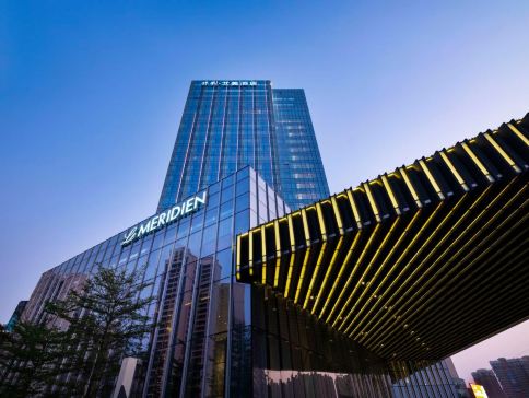 《保證出發+頭等艙直航船來回》保證入住國際品牌 LeMéridien酒店【酒店豐盛豪華主題海鮮自助晚餐】【清潤滋補石橄欖藥膳鴿(每人半隻)+秘製紅燒琉璃鴿(每人半隻)】中山美食純玩2天團