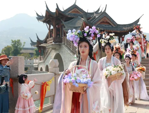 閩越水鎮花朝節