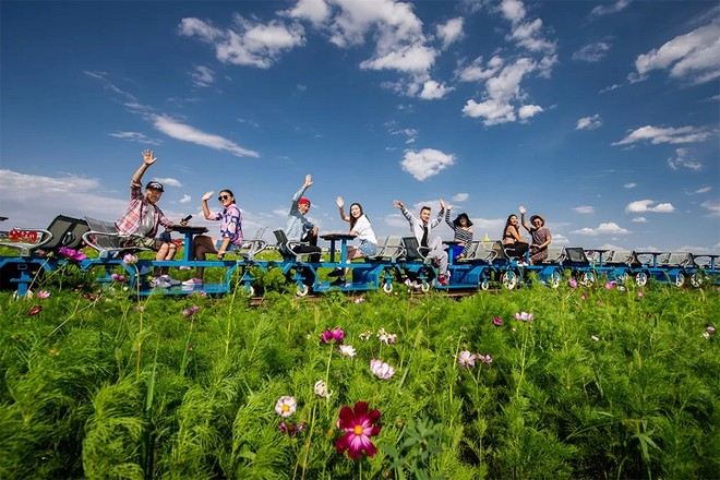鄂爾多斯草原~軌道車