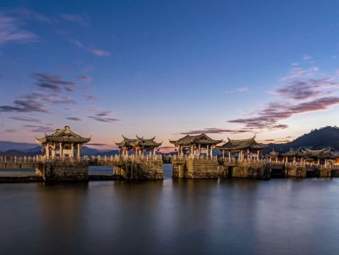 《魅力梅州+高鐵》2025年全新開業梅州希爾頓歡朋酒店+永安獨家潮州希爾頓惠庭酒店 包廂享用【鮑片三十年老菜脯砂鍋粥】【客家名菜宴】【客家鹽焗雞宴風味】梅州高鐵美景純玩3天團 