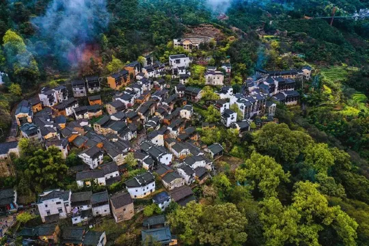 山崖上的古村~篁嶺