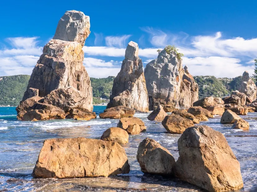 橋杭岩