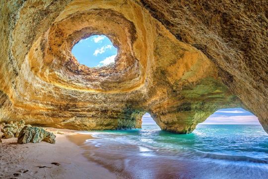 貝納吉爾海蝕洞